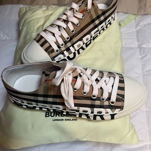 Burberry sneakers size 38.5